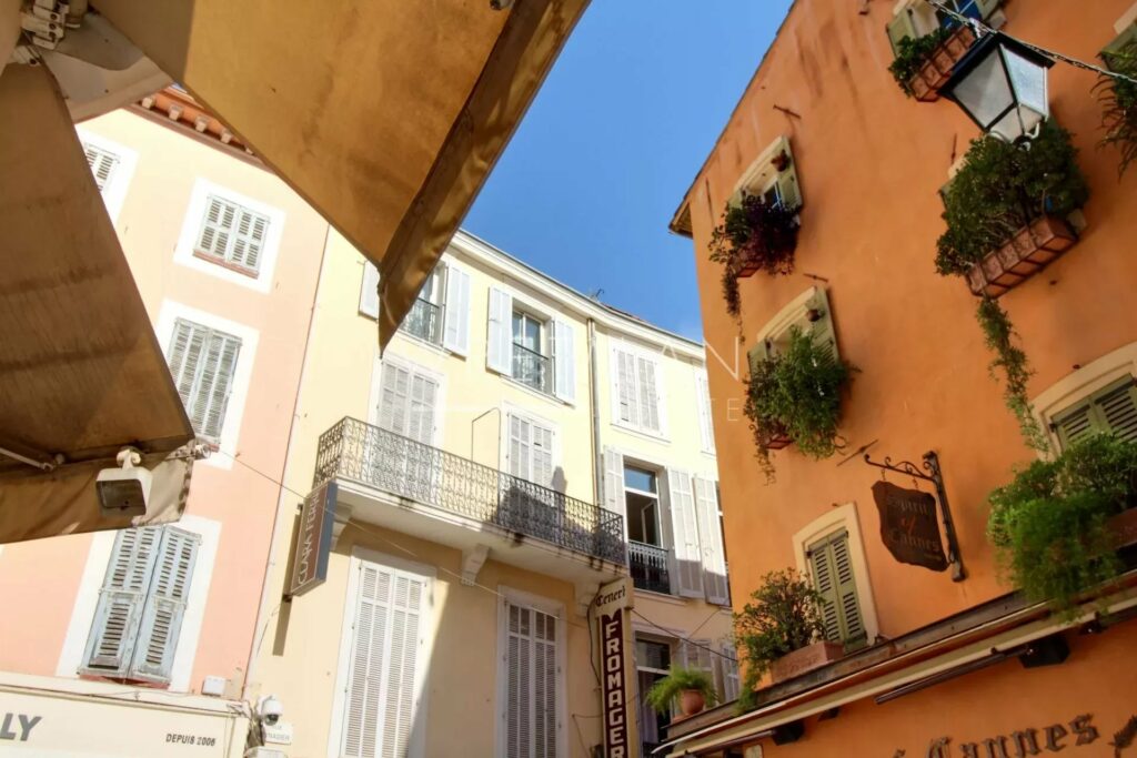 Central In Historic Quarter - Cannes