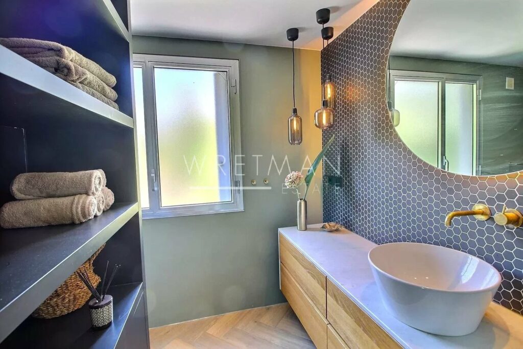 shower room with bright window and single sink