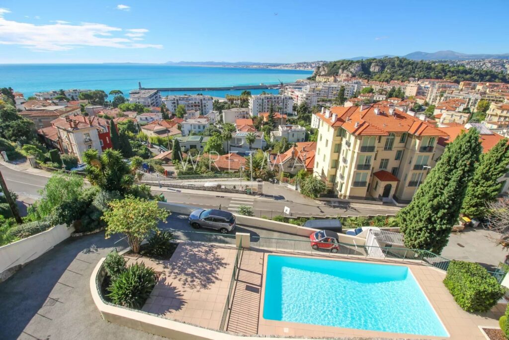 1-bedroom apartment with terrace, sea view pool and parking in Nice Mont Boron