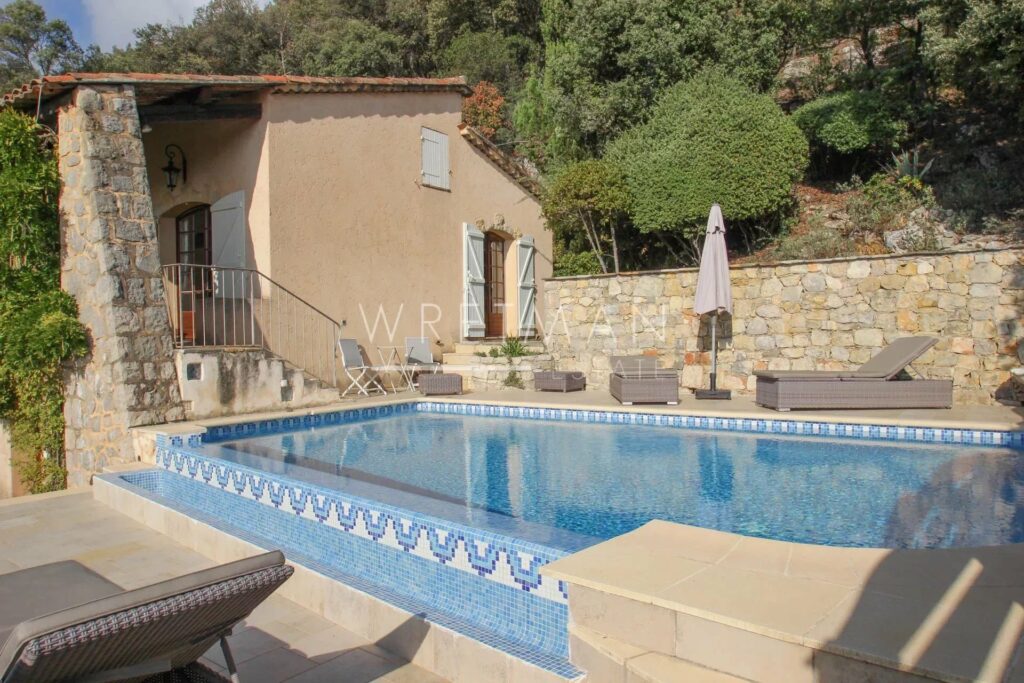 house for sale in le var
