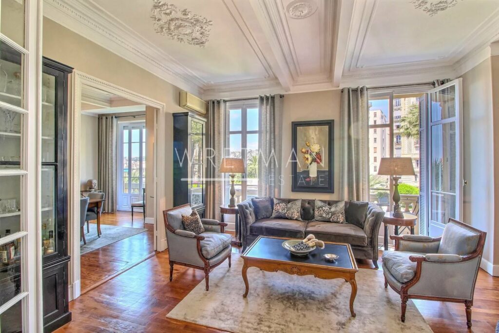 Exceptional 3-bedroom apartment in palace in Nice Cimiez