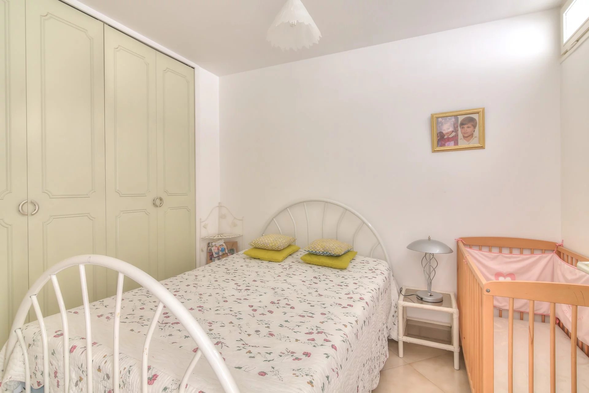 Ljus 4a i komplex med pool på havsfronten Menton Garavan Wretman